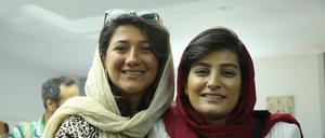 Die Journalistinnen Nilufar Hamedi (links) und Elaheh Mohammadi waren im Iran zu langen Haftstrafen verurteilt worden.