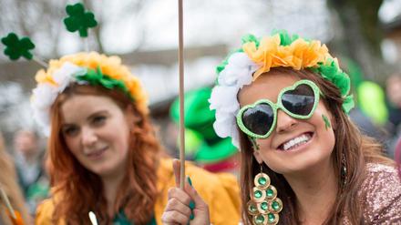 Iren feiern in Berlin den traditionellen St. Patricks Day mit einer Parade. St. Patrickís Day Berlin

Irish celebrate in Berlin the traditional St Patricks Day with a Parade St  Day Berlin