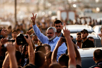 Hamas-Chef Hanija lässt sich von Anhängern feiern, an einer Konfrontation mit Israel hat er ungeachtet aller Rhetorik kein Interesse. Foto: Mahmud Hams/AFP
