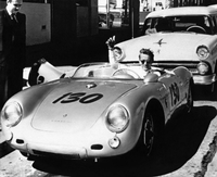 150 Meilen pro Stunde schaffe sein Porsche, erklärte James Dean seinem Kollegen Alec Guinness. Das wären etwa 240 km/h. Foto: Imago Images/Mary Evans