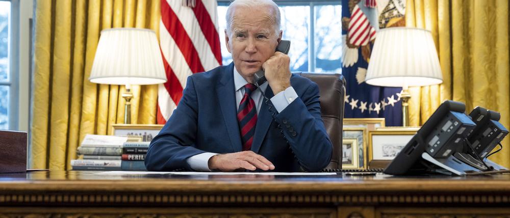 US-Präsident Joe Biden telefonierte am Wochenende unter anderem mit Bundeskanzler Olaf Scholz, um sich zu beraten (Archivbild).