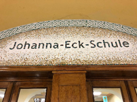 Die Johanna-Eck-Schule entstand 2010 durch die Fusion der Werner-Stephan-Hauptschule mit der Dag-Hammarskjöld-Realschule. Foto: Susanne Vieth-Entus