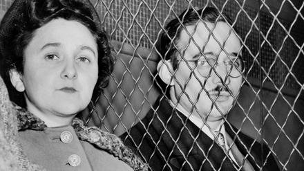 Ethel und Julius Rosenberg auf der Anklagebank.
