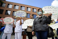 Kurz vor dem Streik protestieren Schwestern vor einem Treffen des Charité-Vorstandes. Kai-Uwe Heinrich