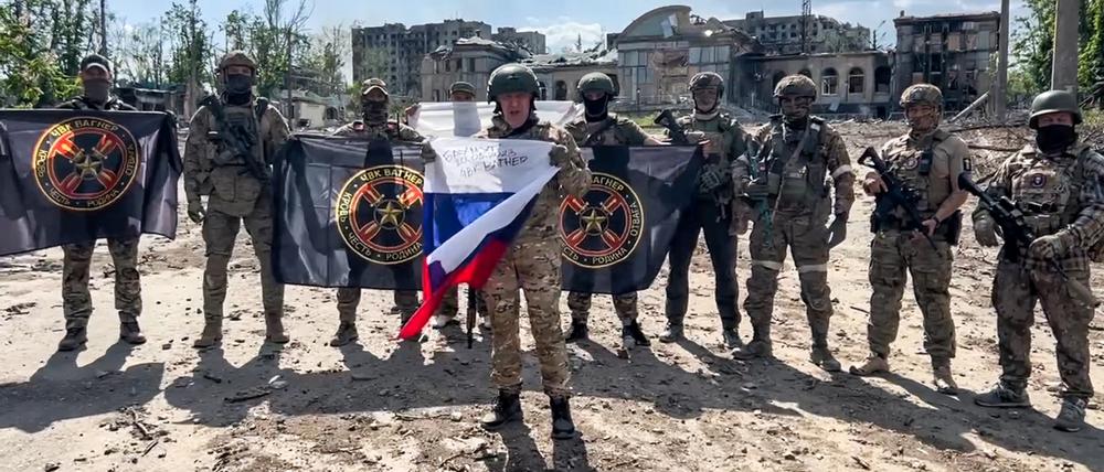 Jewgeni Prigoschin postierte selbst mit der russischen Fahne in Bachmut.