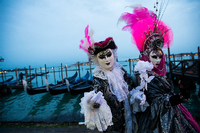 Traurige Gesichter: In Venedig ist der Karneval abgesagt worden. Foto: dpa