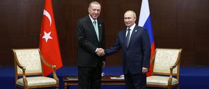 Zwei Alphatiere: Der türkische Präsident Erdogan gefällt sich in der Rolle des Vermittlers gegenüber Wladimir Putin. 