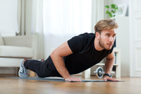 Zu Hause fit bleiben. Liegestütze sind eine Möglichkeit, mit dem eigenen Körpergewicht zu trainieren. Foto: Christina Klose/dpa