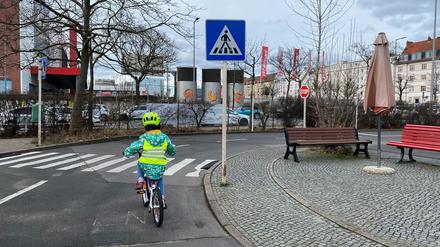 Kinder können in der Jugendverkehrsschule Schöneberg das Radfahren in sicherer Umgebung üben. 
