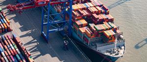 Der deutsche Exportmotor stockt durch die ausbleibende Erholung des weltweiten Handels. 