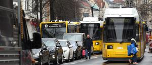 Täglich grüßt die BVG – und meldet die Einstellung des Verkehrs in der verstopften Bahnhofstraße.