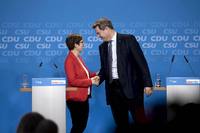 Demonstrative Geschlossenheit zwischen der CDU-Chefin und dem CSU-Chef Foto: imago images / IPON