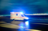Krankenwagen mit Blaulicht (Symbolbild). Foto: dpa