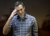 Alexej Nawalny während eines Gerichtsprozesses im Februar. Mittlerweile ist er zum zweiten Mal ins Straflager Pokrow verlegt worden. Foto: Alexander Zemlianichenko/AP/dpa