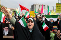 Demonstrantinnen in Teheran bei einer von den Behörden organisierten Kundgebung mit dem Ziel, die gewalttätigen Proteste zu verurteilen. Foto: Ebrahim Noroozi/AP/dpa