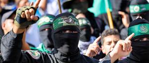 Hamas-Anhänger im Libanon demonstrieren in Beirut. 