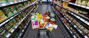 13,7 Prozent betrug nach vorläufigen Angaben des Bundesamtes für Statistik im Juni die Inflation bei Lebensmitteln im Vergleich zum Vorjahr. 
