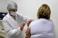 Brasilien streitet, ob eine Impfung obligatorisch sein soll. Foto: NELSON ALMEIDA/AFP