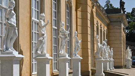 Skulpturen in und an den Neuen Kammern von Sanssouci