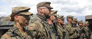 Bundeswehr-Soldatinnen und -Soldaten beim litauisch-deutschen Manöver in dem baltischen Land im Juni 2023. 