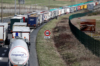 Unternehmer rechnen damit, dass ihre Lkw vielleicht wochenlang an der Grenze nach Großbritannien warten müssen. Foto: REUTERS