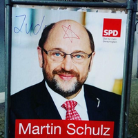 SPD-Plakat von Martin Schulz mit der Aufschrift „Jude“ beschmiert. Foto: RIAS