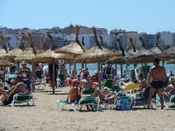 Strandleben an der Playa de Palma in S’Arenal.