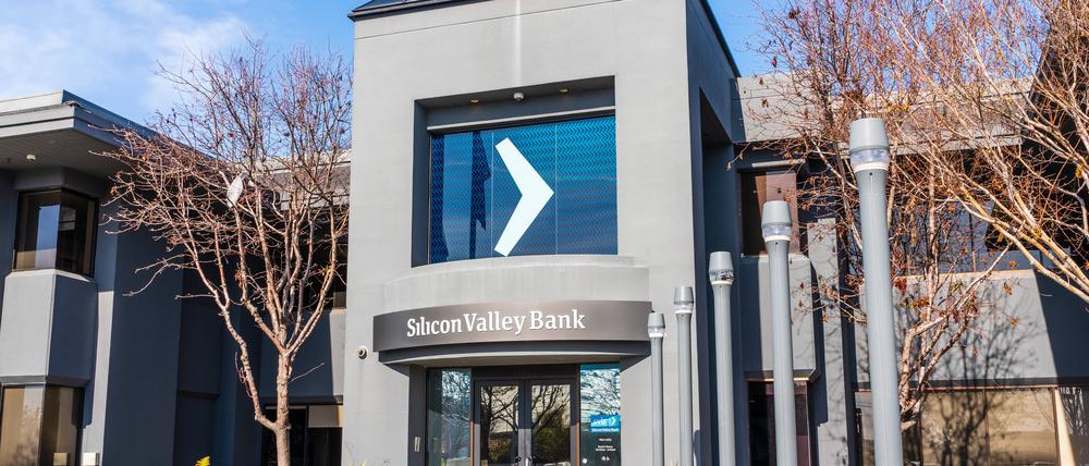 March 11, 2023: Jan 31, 2020 Santa Clara / CA / USA - Silicon Valley Bank headquarters and branch Silicon Valley Bank, a subsidiary of SVB Financial Group, is a U.S.-based high-tech commercial bank - ZUMAla2_ 20230311_zaa_la2_009 Copyright: xLaxNacionx