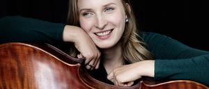 Beim Eröffnungskonzert in Luckau begeistert die Cellistin Marie-Elisabeth Hecker mit Tschaikowskys „Rokoko-Variationen“.