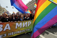 LGBT-Demonstration in St. Petersburg (Archivbild von 2014) Foto: dpa/EPA/Anatoly Maltsev