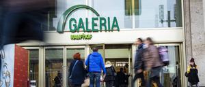 Im Insolvenzverfahren des Warenhauskonzerns Galeria Karstadt Kaufhof sollen mindestens 40 weitere Filialen schließen.