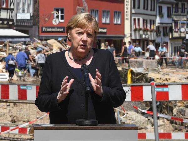 Bundeskanzlerin Angela Merkel (CDU) hatte sich vor zwei Jahren angesichts der Zerstörungen in Bad Münstereifel erschüttert gezeigt.