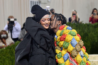 Die US-Sänger Rihanna and A$AP Rocky sind offenbar Eltern eines Sohnes geworden. Foto: Angela Weiss/AFP