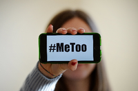 Vor einem Jahr trat ein Artikel über sexuelle Belästigung durch Hollywood-Mogul Weinstein die #MeToo-Debatte los. Foto: Frank May/p-a/dpa