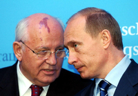 Michail Gorbatschow (l.) und Wladimir Putin stehen für den Anfang und das Ende guter deutsch-russischer Beziehungen (Archivfoto von 2004). Foto: Carsten Rehder/dpa