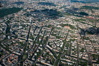 Dicht an dicht stehen Wohnhäuser. In Berlin wird der Wohnraum knapp und immer teurer. Das soll der Mietendeckel ändern. Foto: Paul Zinken/dpa