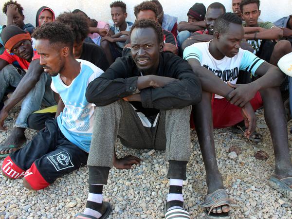 Über Libyen versuchen Tausende Flüchtlinge, nach Europa zu gelangen.