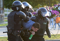 Die Polizei in Belarus geht rabiat mit Demonstranten um. Foto: imago images/ITAR-TASS