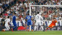 Der Ball im Netz, ter Stegen am Boden. Juventus hat gegen Barcelona ausgeglichen. Foto: AFP