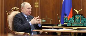 Russlands Präsident Wladimir Putin gibt sich auch im 16. Monat des Kriegs gegen die Ukraine unbeirrt.