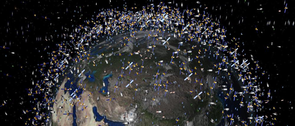 Eine Computersimulation der ESA von Weltraummüll früherer Weltraummissionen, der neben intakten Satelliten um die Erde kreist.