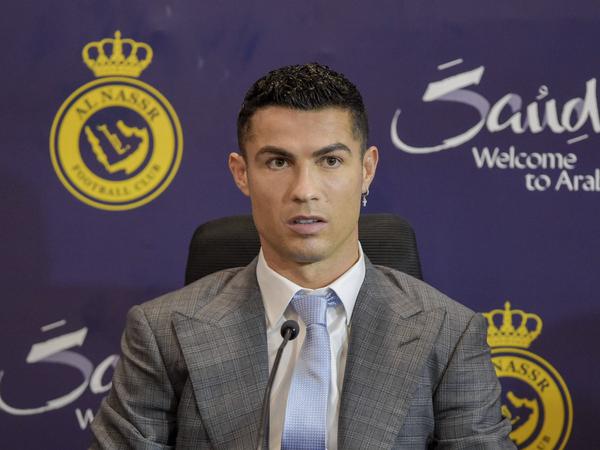 Cristiano Ronaldo ist jetzt offiziell Spieler bei Al Nassr in Saudi-Arabien.