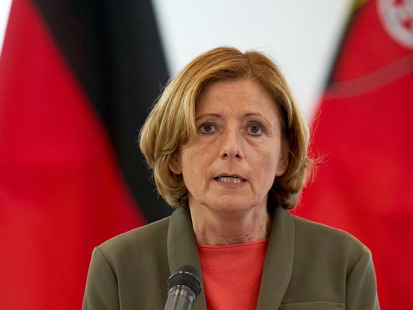 Die rheinland-pfälzische Ministerpräsidentin Malu Dreyer (SPD), die in Trier wohnt, warnte die Täter vor schweren Folgen.