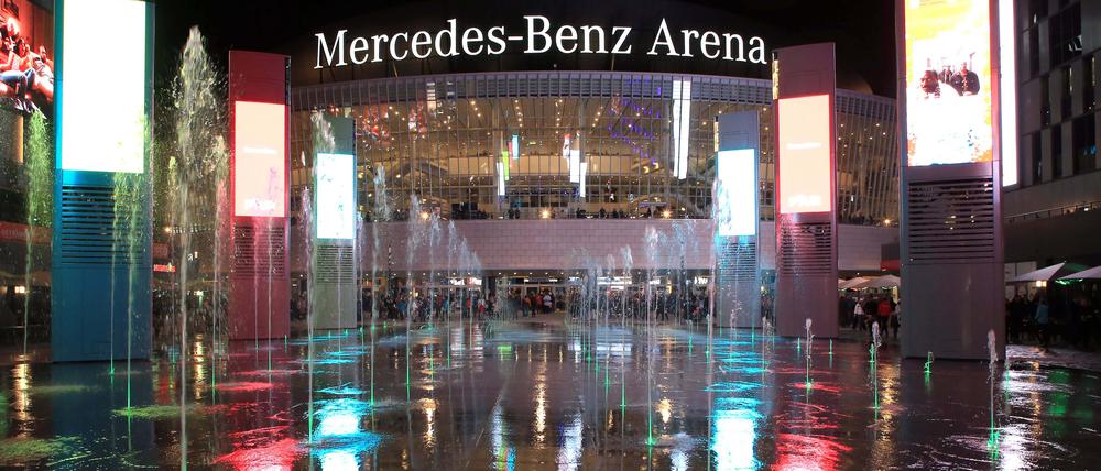 Glanz auch bei Nacht. Die Mercedes Benz Arena.