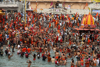 Zehntausende Gläubige nahmen Mitte April ein Bad im Ganges. Foto: Anushree Fadnavis/Reuters