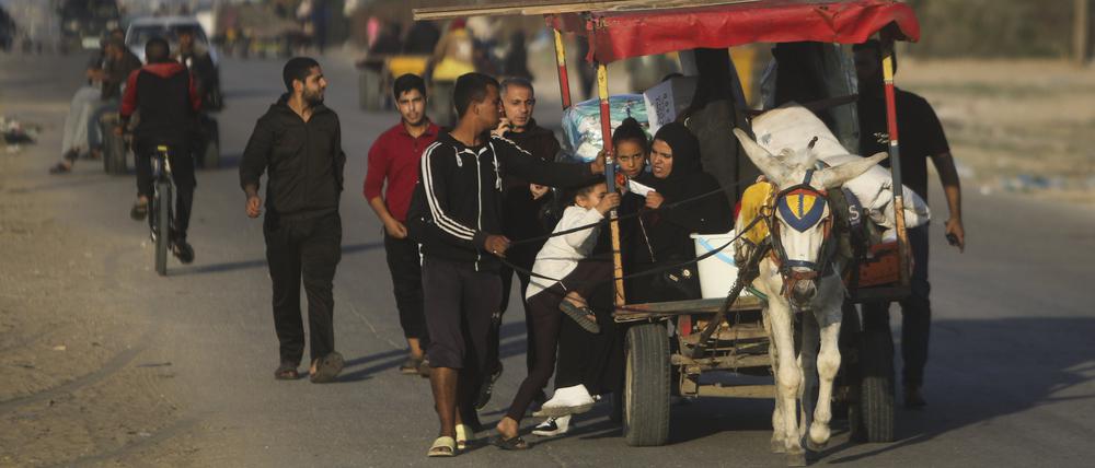 Palästinenser fliehen im Dezember 2023 vor einer israelischen Bodenoffensive.