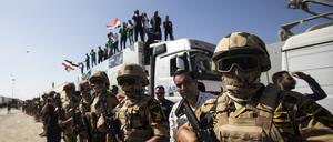 Soldaten der ägyptischen Armee stehen am 20.10.2023 am Grenzübergang Rafah zwischen Ägypten und dem Gaza-Streifen.