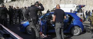 Die israelische Polizei untersucht den Tatort in der Nähe der Siedlung Maale Adumim.