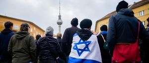 Teilnehmer einer pro-israelischen Kundgebung in Berlin.