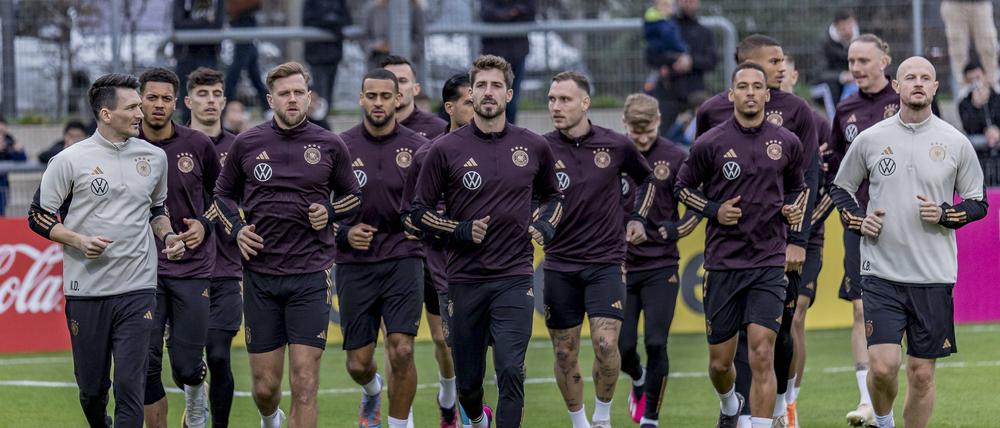 Die Nationalmannschaft trainiert für das erste Länderspiel nach der Fußball-WM in Katar.